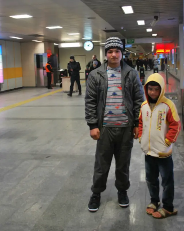 Suriyeli kardeşler, Ali ve Muhammed babalarını ve iki kardeşlerini savaşta kaybetmişler, anneleri de sakat kalmış.