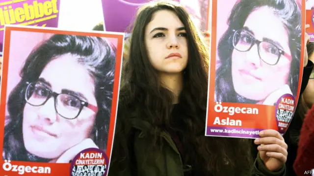 اوزگه‌جان اصلان، دانشجوی بیست ساله به هنگام بازگشت به خانه از سوی راننده مینی بوس مورد حمله قرار گرفت