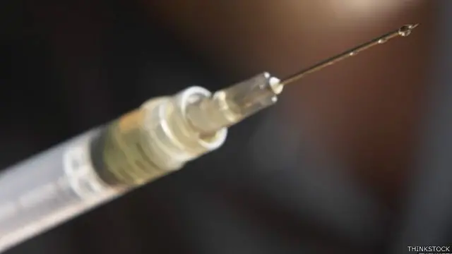 پاکستان میں جمعرات کو پولیو کے خاتمے کے لیے ویکسین جسےانجیکٹیبل پولیو ویکسین یعنی آئی پی وی کہا جاتا ہے کو متعارف کروایا گیا