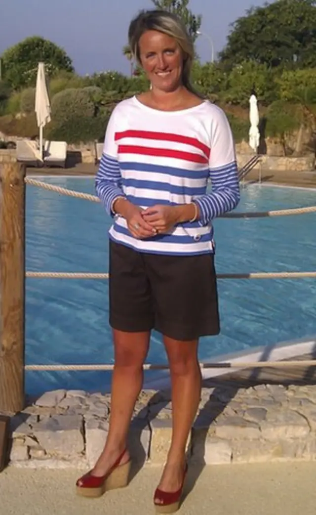 Загорелая Лора