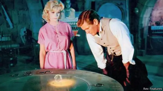 فيلم "آلة الزمن" من أفلام الخيال العلمي القليلة التي تناولت فكرة السفر إلى المستقبل، وليس الماضي