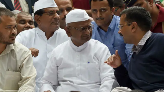 अन्ना के आंदोलन में अरविंद केजरीवाल एक बार फिर