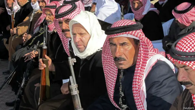 متطوعون من العشائر في عامرية الفلوجة بالأنبار (أرشيف)