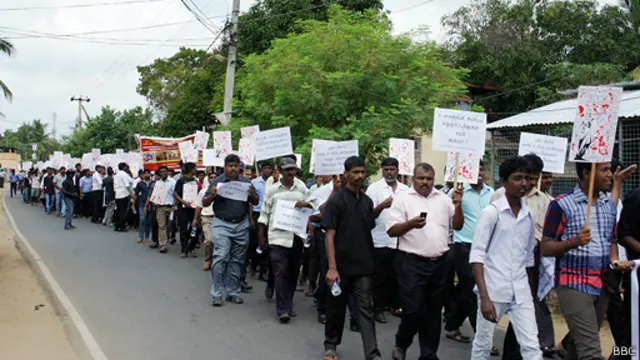පාර්ලිමේන්තු මන්ත්‍රීවරුන්, පළාත් සභා මන්ත්‍රීවරුන් රැසක් සහ ස්වේච්ඡා සංවිධාන නියෝජිතයන්ද උද්ඝෝෂණයට සහභාගි වී සිටියහ