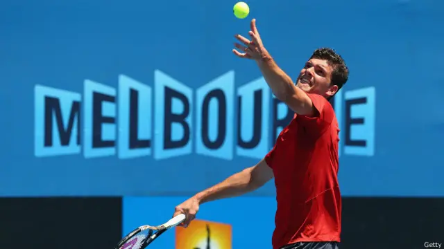 Frank Dancevic no pudo terminar su partido en el Abierto de Australia de 2014.