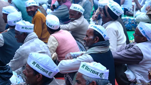 दिल्ली में धरना देते किसान