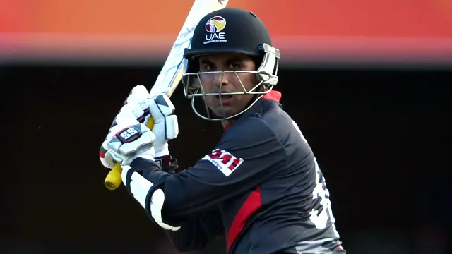 شیمان انور نے ایک مرتبہ پھر ذمہ دارانہ انداز میں بلے بازی کی اور نصف سنچری بنائی