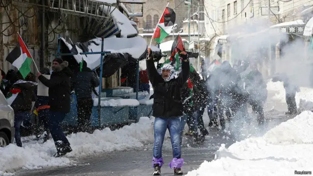 اندلعت مظاهرات في الخليل بسبب إغلاق إسرائيل شارع الشهداء قبل أيام.