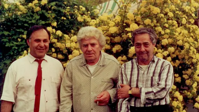 از راست: احمدرضا احمدی، شاعر، احمد شاملو و مسعود خیام