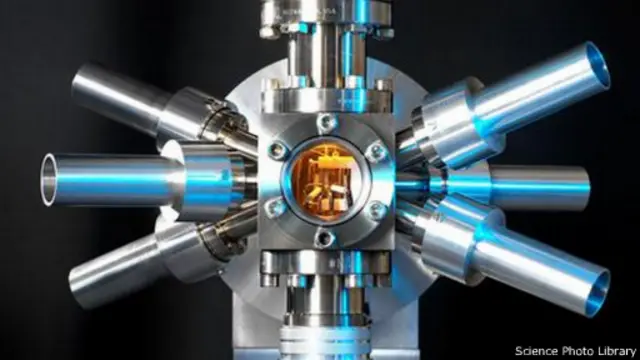 الساعات الضوئية الحديثة يمكن أن تفقد أقل من ثانية واحدة في عمر الكون كله. 