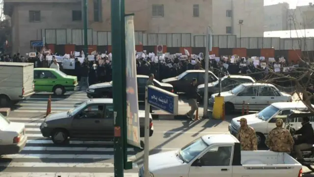 منابع خبری، از دستگیری عده ای از شرکت کنندگان در تجمع امروز و آزادی آنها بعد از مدتی بازداشت خبر می دهند