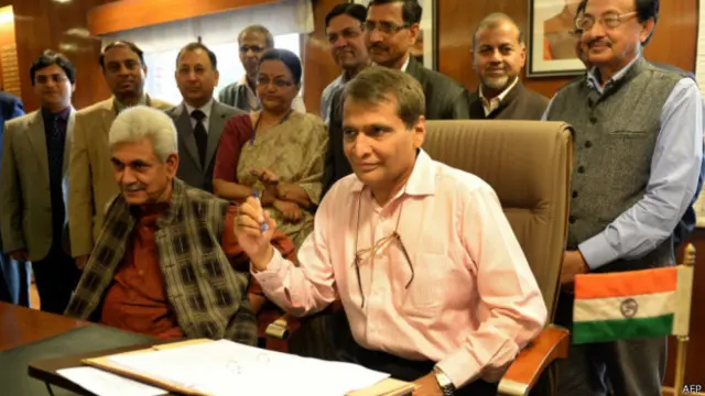 रेल मंत्री सुरेश प्रभु