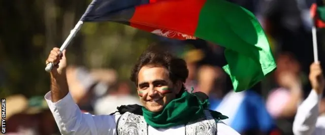 افغان لوبډلې د پنځوسم اور په دریم توپ د نهو لوبغاړو په سوځېدو د سمیع الله شینواري د ارزښتناکو ۹۶ منډو په مټ ټاکل شوی هدف ترلاسه کړ 