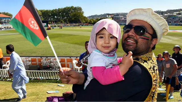  افغانستان او سکاټلنډ تر منځ لوبه کې د یوه افغان نندارچي انځور