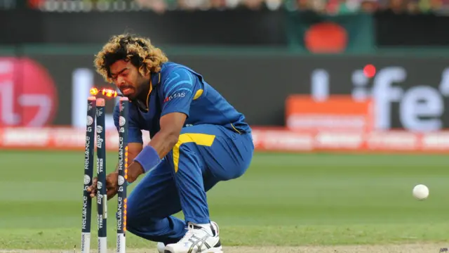 بنگلہ دیش کو دوسری ہی گیند پر اس وقت نقصان اٹھانا پڑا جب تمیم اقبل ملنگا کی گیند پر بولڈ ہو گئے۔