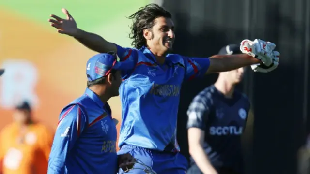 شاپور ځدراڼ او حمید حسن په یوه یوه منډه جوړولو سره هدف راټیټ کړ او په وروستي اور کې یې یوازې پنځو منډو ته اړتیا پرېښوده، چې شاپور ځدراڼ په څلوریزه وهلو سره د افغانستان بریا یقیني کړه.