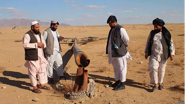 د کندهار د برېښنا شرکت چارواکي وایي، تر هغو چې سیمه کې جګړه نه وي درېدلې، د مزو رغول ګرانه خبره ده.