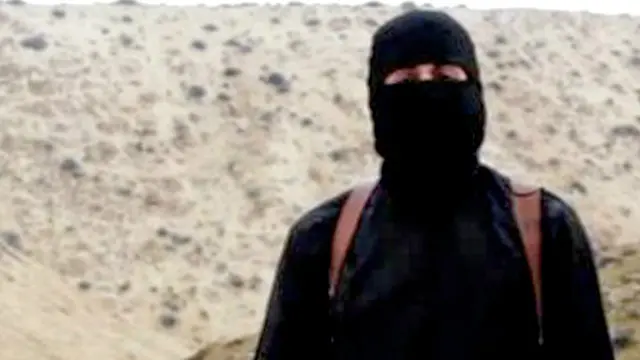 Mohammed Emwazi sinh ở Kuwait năm 1988, đã thực hiện các vụ giết con tin như Alan Henning, David Haines và các con tin Nhật Bản như Kenji Goto.