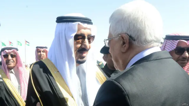 Suudi Arabistan Kralı Selman Bin Abdülaziz, Suudi Hava Kuvvetleri'ne Yemen'de operasyon emrini verdi. 