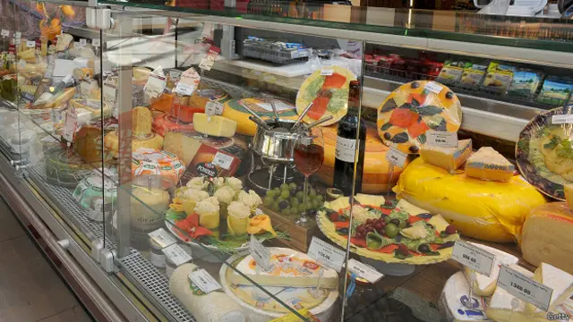 Прилавок с сыром