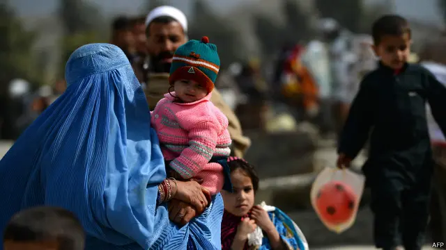 ’اگر پاکستان کا ویزہ حاصل کیا جائے تو اس کے لیے انھیں دس ہزار روپے دینا پڑیں گے اور غریب لوگ اتنی رقم نہیں دے سکیں گے‘