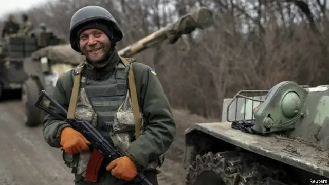 القوات الأوكرانية تقول إنها ستغير خطة الانسحاب إذا تعرضت لهجمات