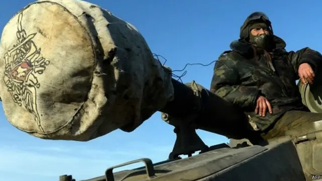 المتمردون قالوا في قوت سابق إنهم شرعوا في سحب أسلحتهم الثقيلة