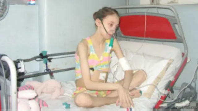 Дарыгерлердин айтымында, өспүрүмдүн үч органын алмаштыруу керек: бөйрөгүн, өпкөсүн жана уйку безин. Анын үй-бүлөсү дале болсо донор табылат деген ниетте.