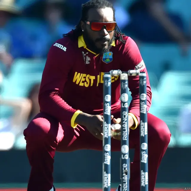 ہاشم آملہ اور پلیسی جو اچھی بیٹنگ کر رہے تھے یکے بعد دیگرے آؤٹ ہوئے۔دونوں کو کرس گیل نے آؤٹ کیا۔