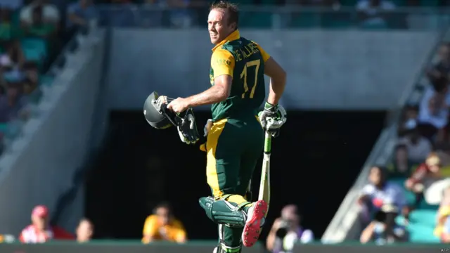 اے بی ڈی ویلیئرز نے جارحانہ کھیل کھیلتے ہوئے 66 گیندوں میں 17 چوکوں اور آٹھ چوکوں کی مدد سے 162 رنز بنائے اور آؤٹ نہیں ہوئے۔