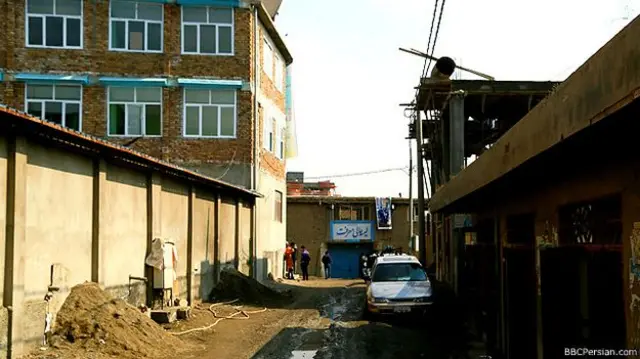 د معرفت عالي لیسه د کابل په یوې بېوزلې سیمه کې ده.