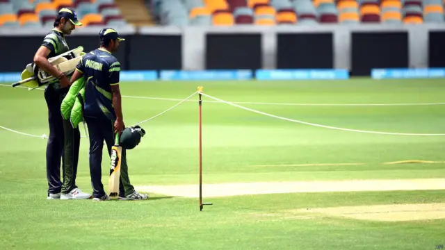 کرکٹ 2015 میں گروپ بی میں اتوار کو پاکستان کرکٹ ٹیم اپنا تیسرا میچ زمبابوے کے خلاف کھیلے گی۔ میچ سے قبل پاکستانی ٹیم نے برسبین کے گابا سٹیڈیم میں پریکٹس کی۔