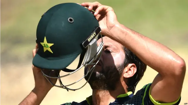 جمعے کو نیٹ پریکٹس کے دوران آل راؤنڈر شاہد آفریدی بلے بازی کی پریکٹس میں مصروف رہے۔