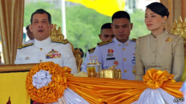 အိမ်ရှေ့စံ မင်းသား(ဝဲ)ရဲ့ တတိယမြောက် ဇနီး ဖြစ်တဲ့ မင်းသမီးဟောင်း Srirasmi (ယာ)