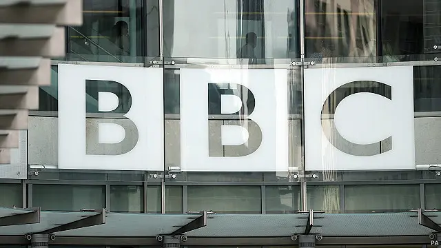 أحد الخيارات المتاحة لاستبدال رسوم الترخيص ستكون فرض رسوم اشتراك لبعض خدمات بي بي سي