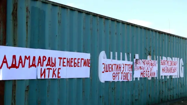 Митингдин катышуучулары: Алты жүзгө жакын эшек союлган болсо, ошол эттердин баары күйгүзүлсүн