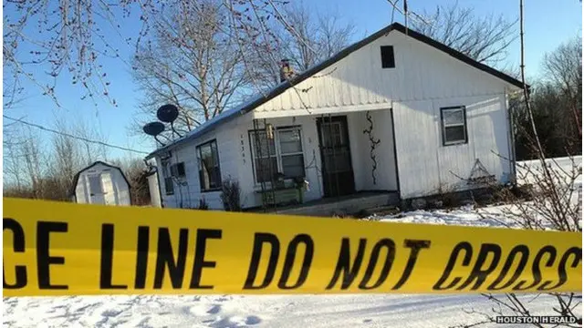 پولیس کے مطابق ہلاک ہونے والوں میں سے چار افراد مسلح شخص کے رشتہ دار ہیں