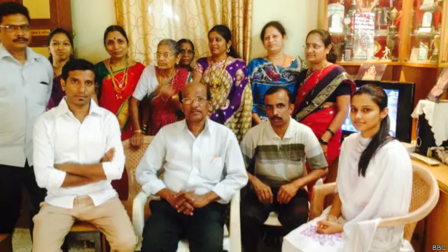 स्वप्निल पाटिल के परिवार के लोग