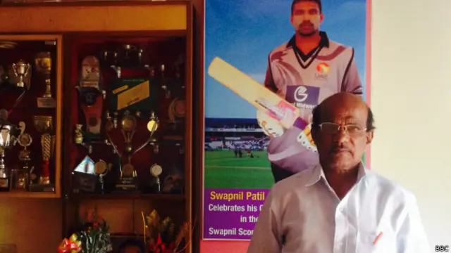 स्वप्निल पाटिल के पिता