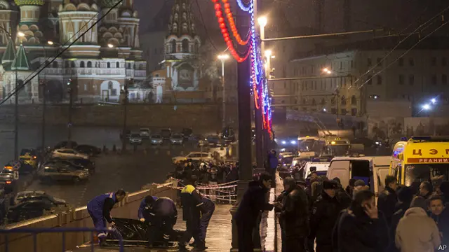 Nemtsov ditembak empat kali dari belakang, pembunuhnya keluar dari sebuah mobil putih