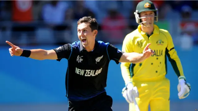 ٹرینٹ بولٹ آسٹریلیا کے لیے بجلی کا جھٹکا ثابت ہوئے۔ انھوں نے اپنے کریئر کی بہترین بولنگ کرتے ہوئے 27 رنز کے عوض پانچ وکٹیں لیں۔