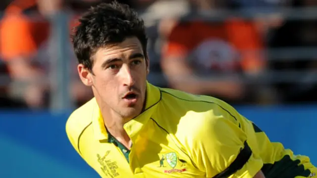 مچل سٹارک نے شاندار بولنگ کرتے ہوئے نو اوورز میں 28 رنز کے عوض چھ وکٹیں لیں۔