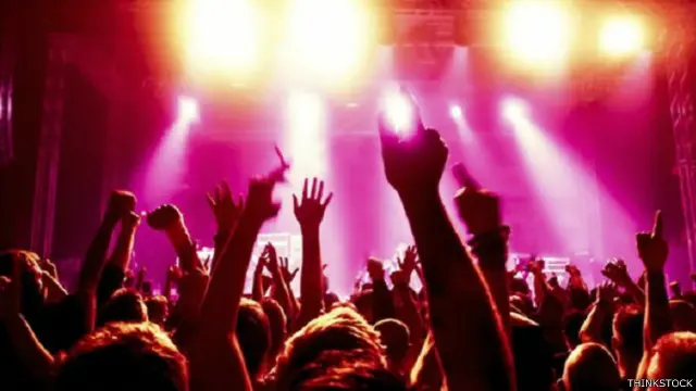 تنصح المنظمة باستخدام سدادات الأذن في الأماكن التي تسودها الضوضاء