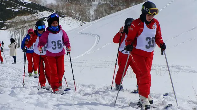 د افغانستان په بامیانو کې د سکي د نړیوالو سیالیو پنځم پړاو د جمعې په ورځ (فبروري ۲۷) ترسره شو. په دغو لوبو کې د نړۍ د شلو هیوادونو لوبغاړو برخه لرله.