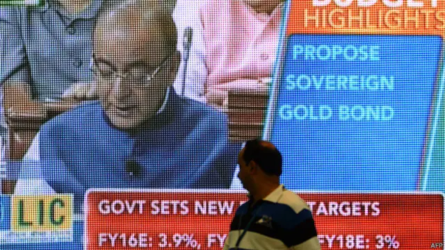 बजट पेश करते हुए वित्त मंत्री