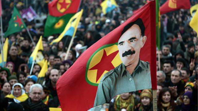 لا يزال الأكراد يخرجون في مناسباتهم للمطالبة بالإفراج عن أوغلان - صورة أرشيفية من ستراسبورج في فرنسا عام 2015