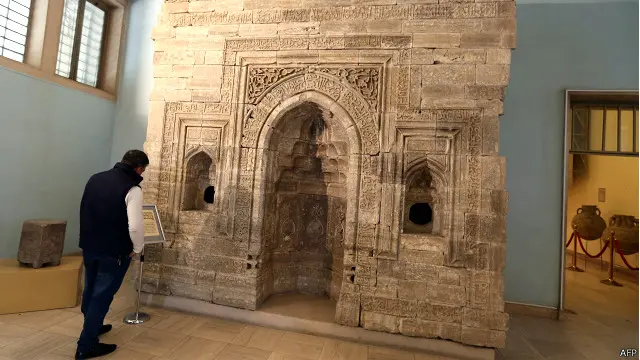 عجائب گھر سے بڑی تعداد میں نوادرات کو لٹ لیا گیا اور ان میں سے ایک تہائی ہی واپس لائے جا سکے ہیں