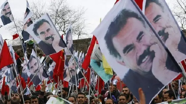 Pemimpin pemberontak Kurdi Abdullah Ocalan meminta pendukungnya menghentikan perjuangan bersenjata.