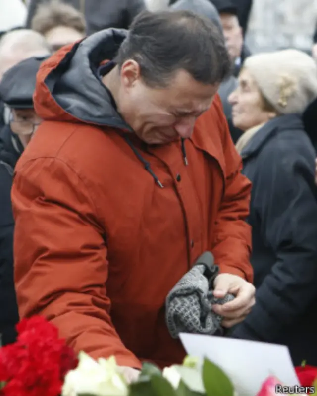 Люди на месте убийства Немцова