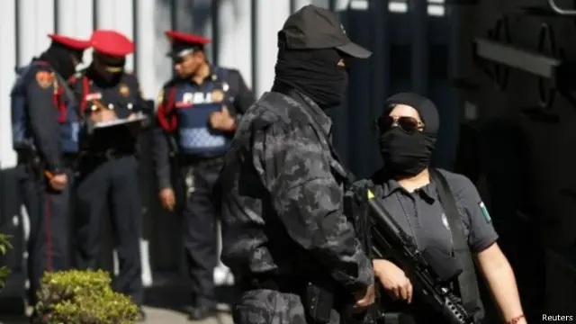 غوميز اعتقل أثناء خروجه من منزله دون إطلاق رصاصة واحدة وتوصلت الشرطة لمكانه بعد تتبع أحد الأشخاص الذي يزوده بالطعام والملابس